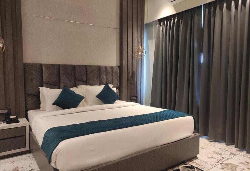 هتل The Dibrugarh Resort