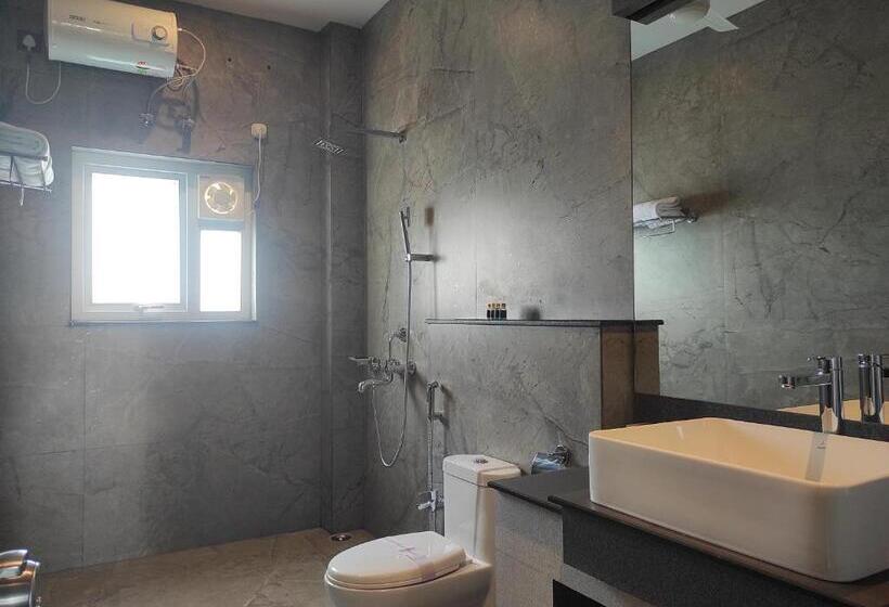 هتل The Dibrugarh Resort