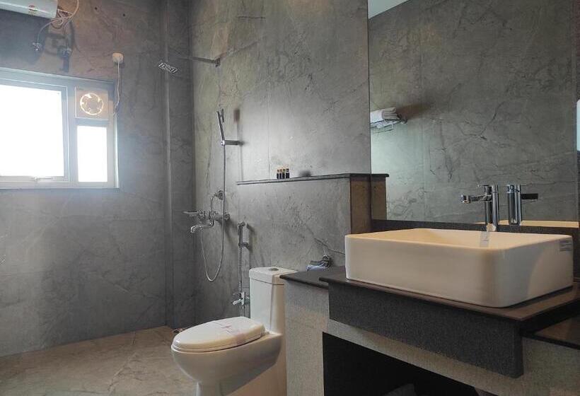 هتل The Dibrugarh Resort