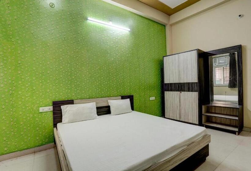 Отель Oyo Anurag Paradise