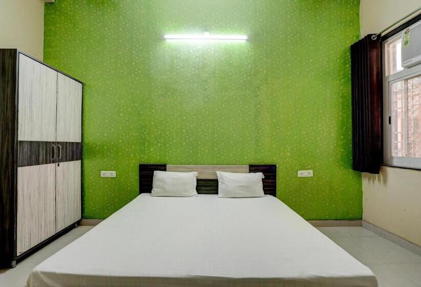 בית מלון כפרי Oyo Anurag Paradise