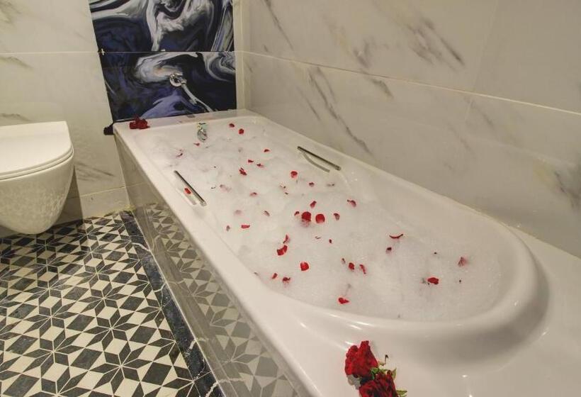 فندق Sapphire Inn