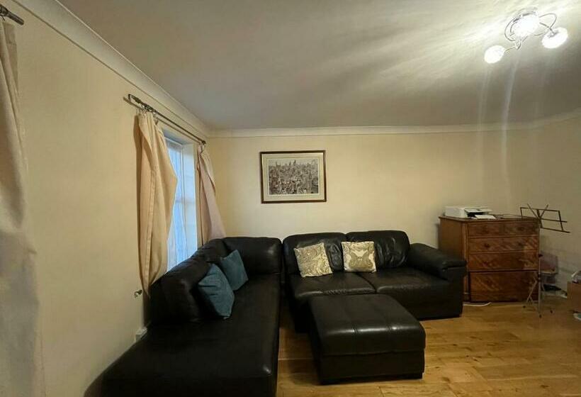 بنسيون Beautiful Big Living Room With Sofa Bed