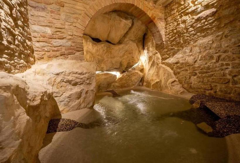 פנסיון Forma Your Boutique Suite