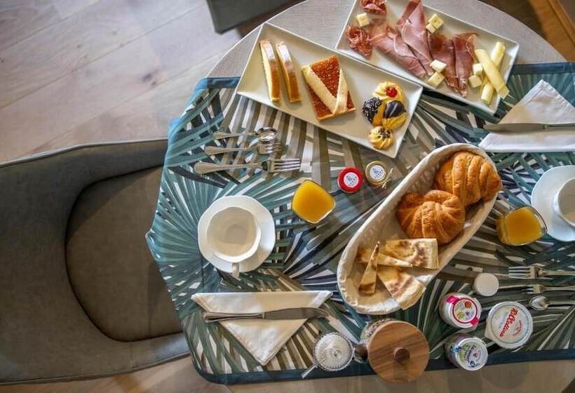 بنسيون Forma Your Boutique Suite