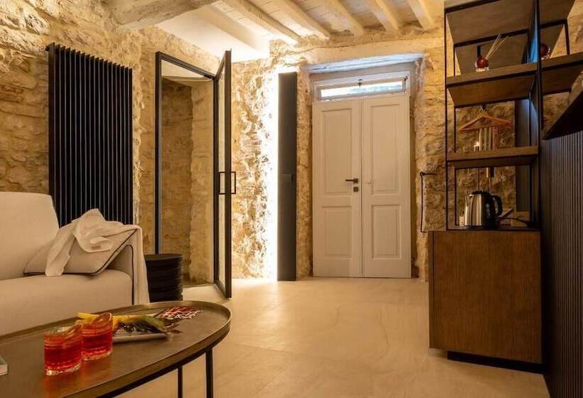 פנסיון Forma Your Boutique Suite