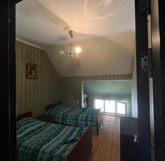 پانسیون Guesthouse Kvara Mukhuri