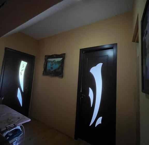 پانسیون Guesthouse Kvara Mukhuri