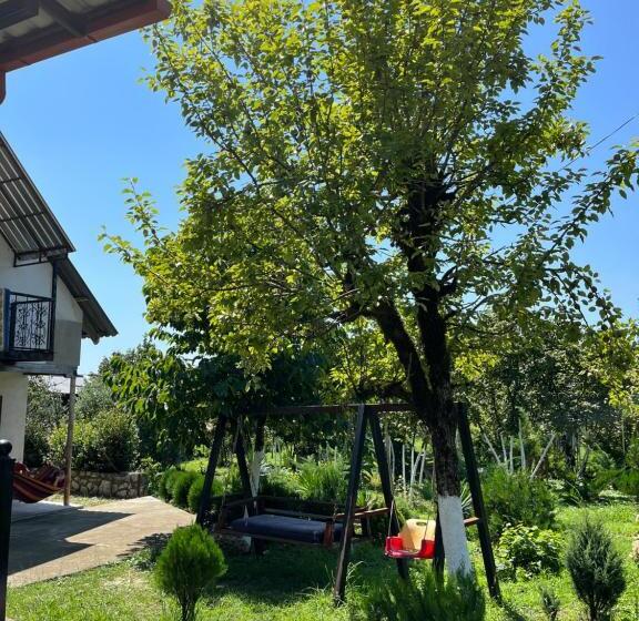 پانسیون Guesthouse Kvara Mukhuri