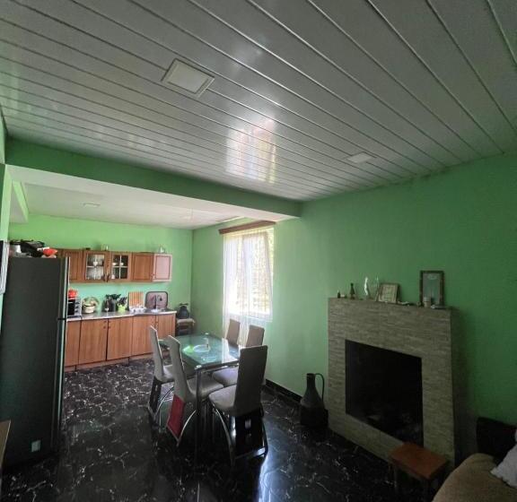 پانسیون Guesthouse Kvara Mukhuri