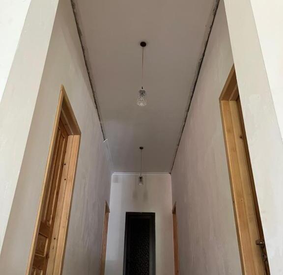 پانسیون Guesthouse Kvara Mukhuri