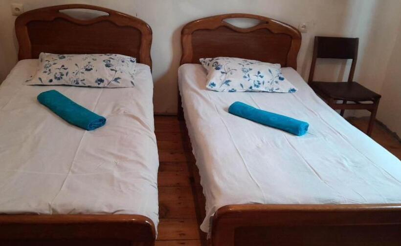 پانسیون Guesthouse Kvara Mukhuri