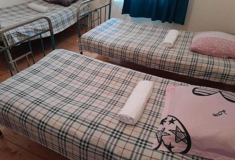 پانسیون Guesthouse Kvara Mukhuri