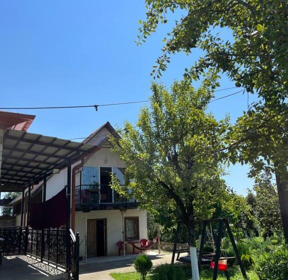 پانسیون Guesthouse Kvara Mukhuri