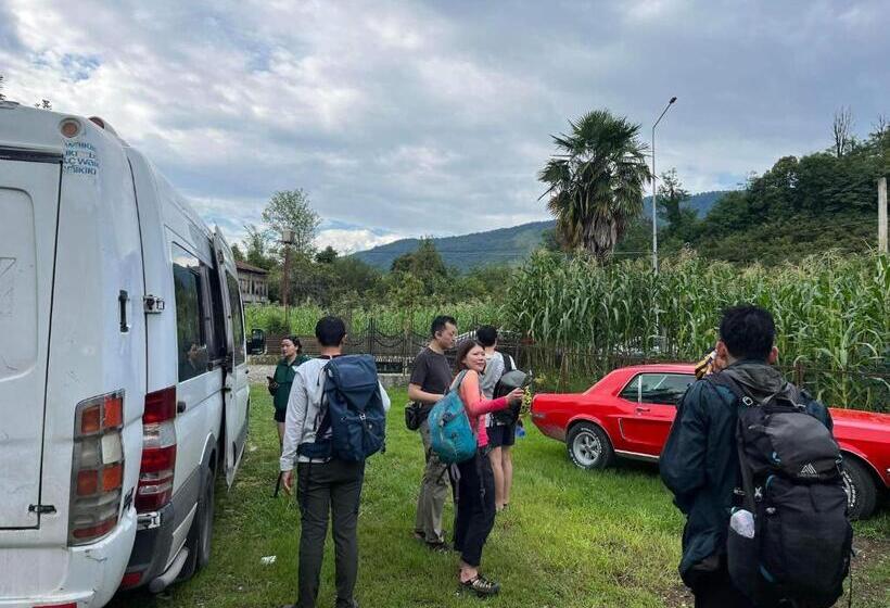 پانسیون Guesthouse Kvara Mukhuri