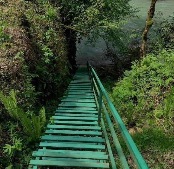 پانسیون Guesthouse Kvara Mukhuri