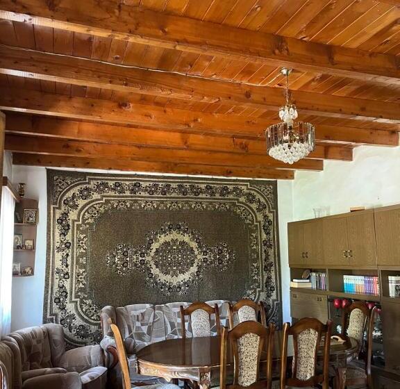 پانسیون Guesthouse Kvara Mukhuri