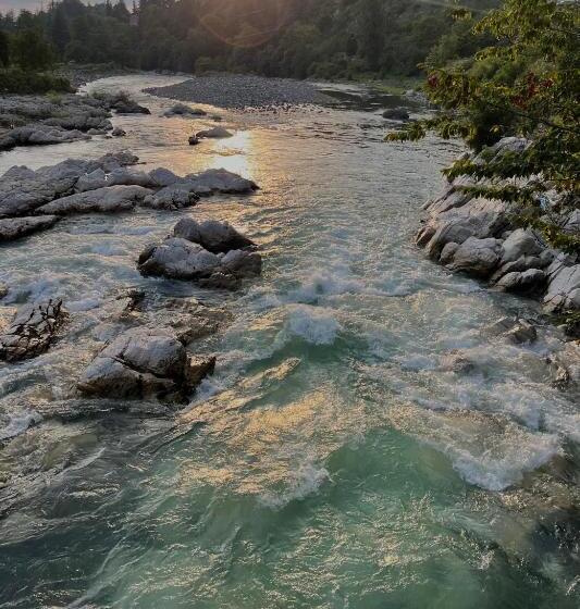 پانسیون Guesthouse Kvara Mukhuri