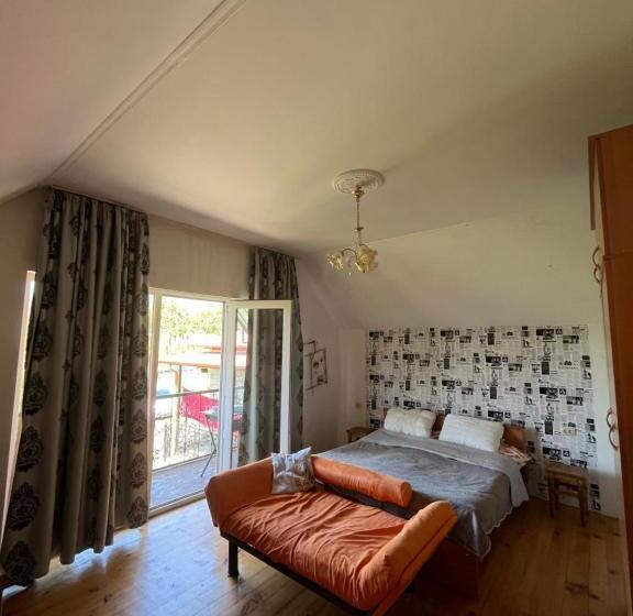 پانسیون Guesthouse Kvara Mukhuri