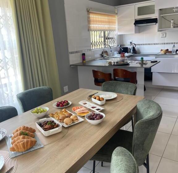 פנסיון Kings View Exclusive Villas