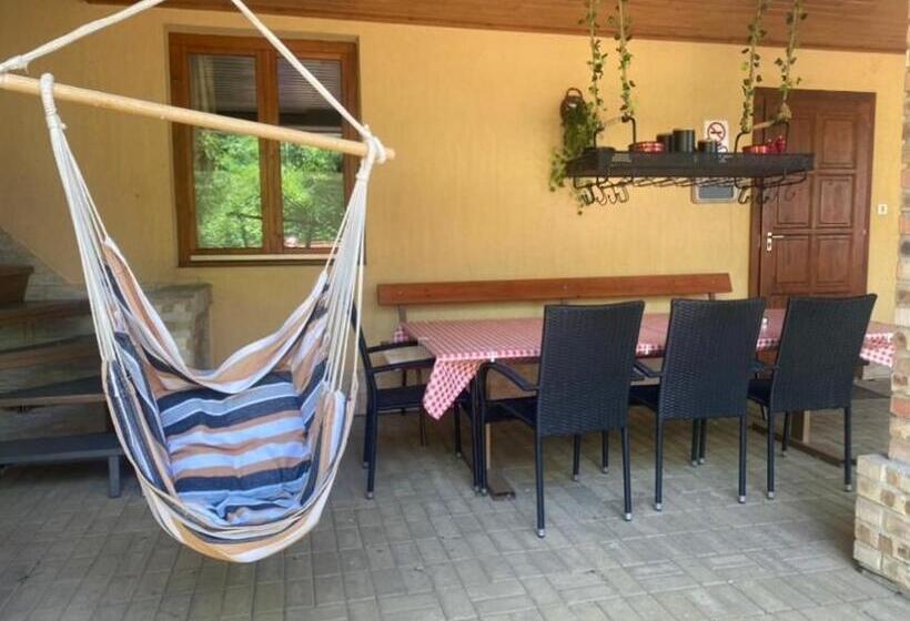 ペンション Pipacs Vendégház