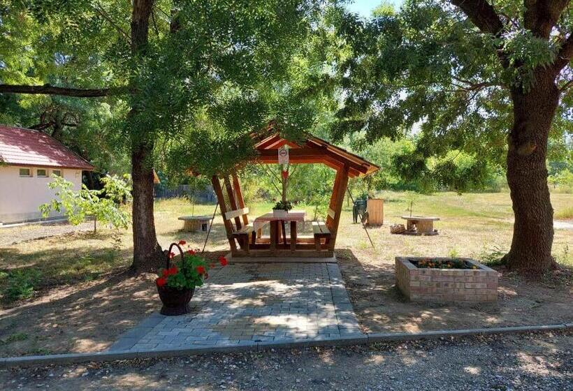 ペンション Pipacs Vendégház