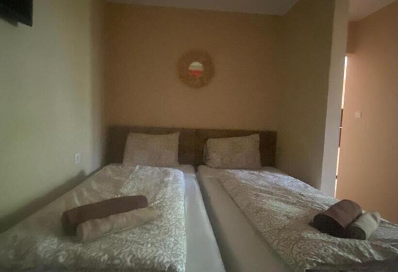 ペンション Pipacs Vendégház