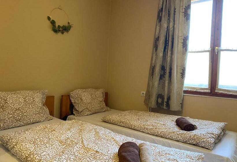 ペンション Pipacs Vendégház