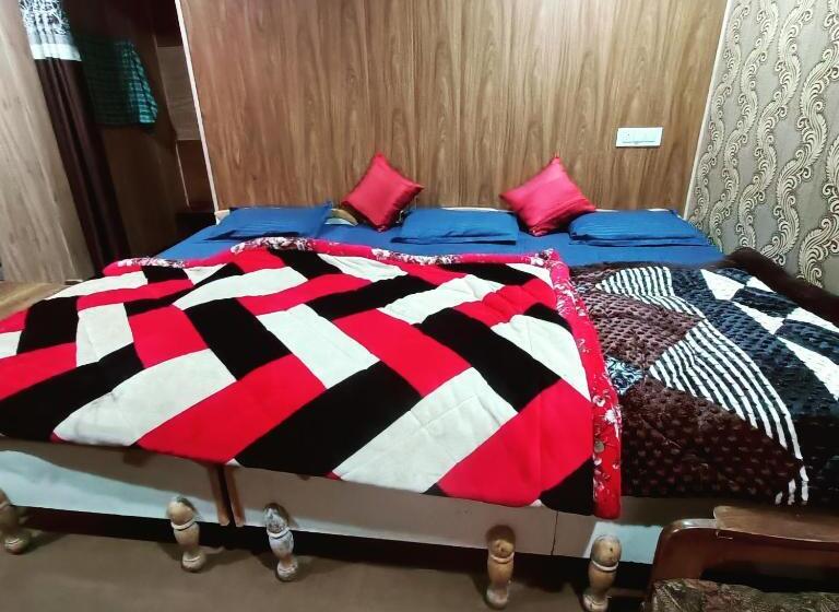 פנסיון Rupali Guest House