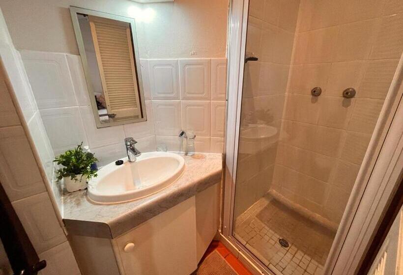 פנסיון The Woodhouse