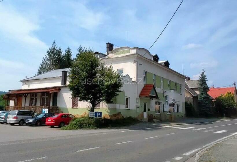 ユースホステル Penzion U Vorlu