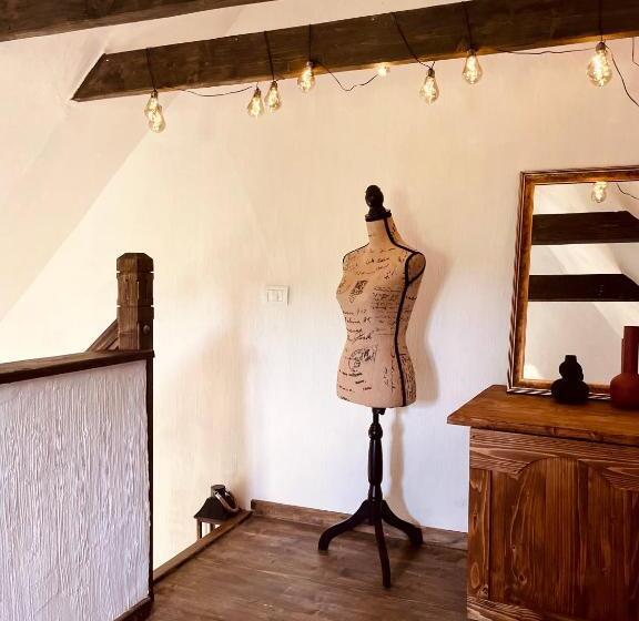 ベッドアンドブレックファースト Inside, The Village  Atelier