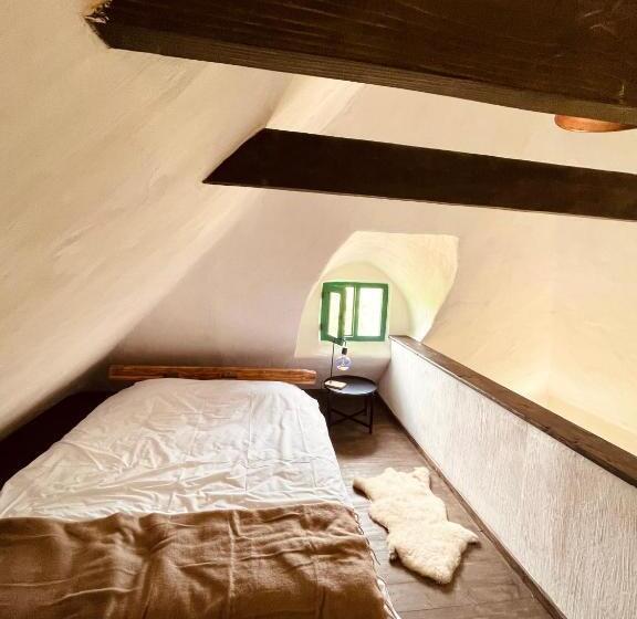 ベッドアンドブレックファースト Inside, The Village  Atelier