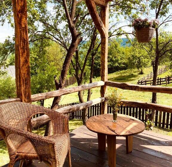 ベッドアンドブレックファースト Inside, The Village  Atelier