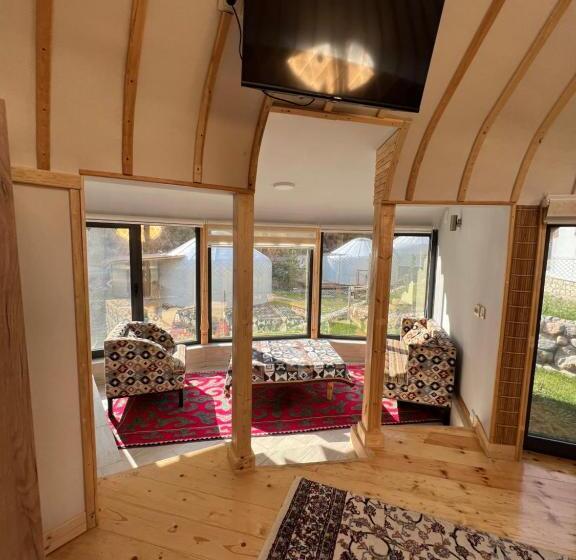 تختخواب و صبحانه Rahmat Yurts