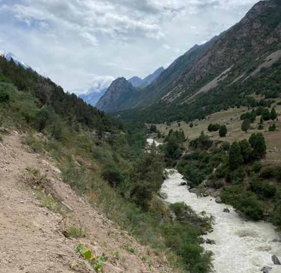 تختخواب و صبحانه Rahmat Yurts