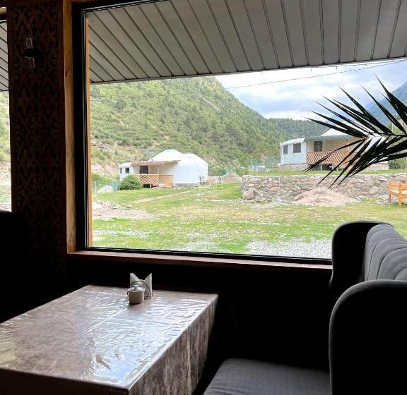 تختخواب و صبحانه Rahmat Yurts