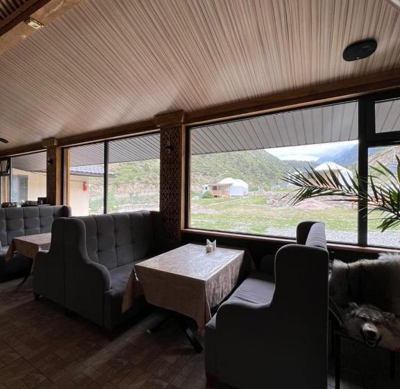 تختخواب و صبحانه Rahmat Yurts