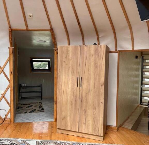 تختخواب و صبحانه Rahmat Yurts