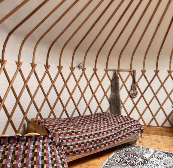 تختخواب و صبحانه Rahmat Yurts