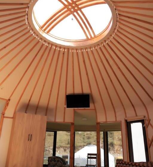 تختخواب و صبحانه Rahmat Yurts