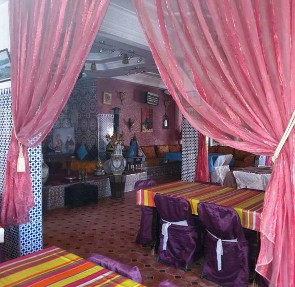 تختخواب و صبحانه Will Center Assounfou