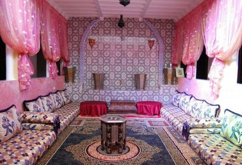 تختخواب و صبحانه Will Center Assounfou