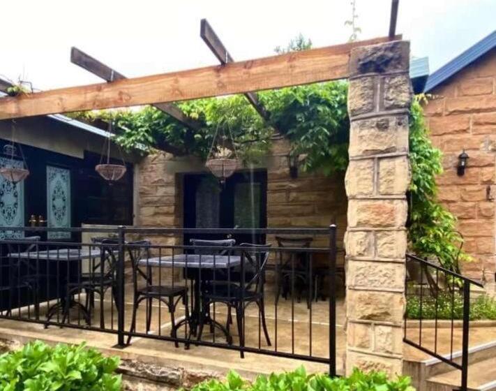 فندق Ing At Sandstone