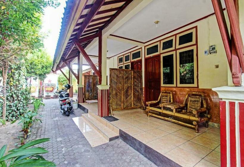 호텔 Oyo 92710 Losmen Tjabe Merah