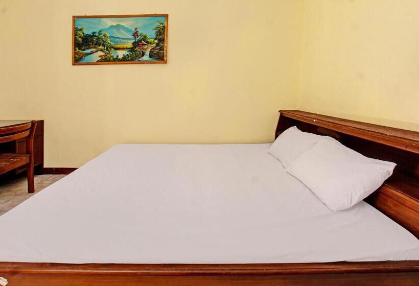 호텔 Oyo 92710 Losmen Tjabe Merah