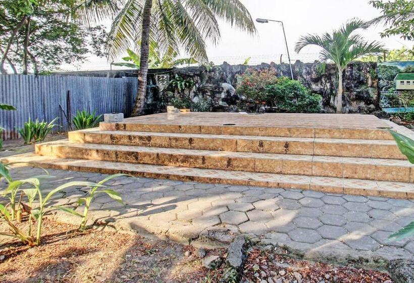 酒店 Oyo 92710 Losmen Tjabe Merah