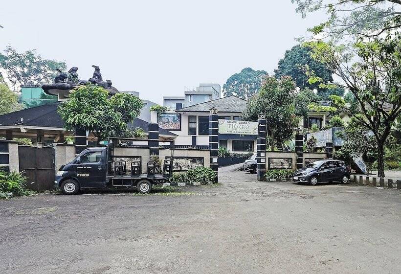 Отель Oyo 92717 Tjokro 3