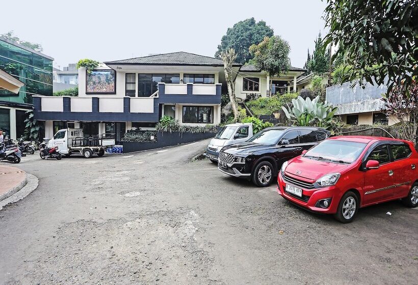 Отель Oyo 92717 Tjokro 3