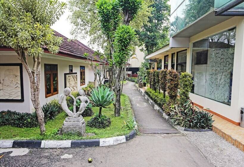 Отель Oyo 92717 Tjokro 3